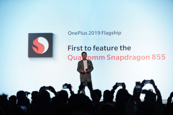 OnePlus là hãng điện thoại đầu tiên trang bị Snapdragon 855 cho smartphone của mình